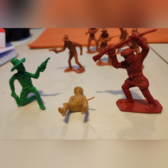 Vintage Plastic Cowboys Native Americans Indians Marx Tim Mee BENIFITS CHARITY - Picture 3 of 11